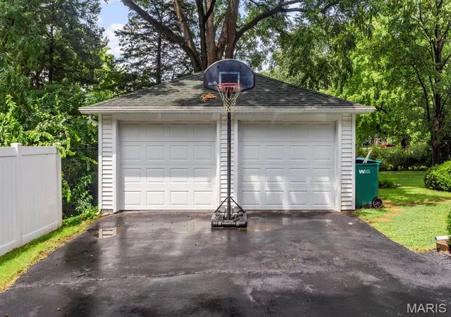 Photo 3 of Single family home for sale at 1005 Merrill St, Lebanon, IL 62254 | MLS# MIS26049630 | Listing updated on 2026-10-08