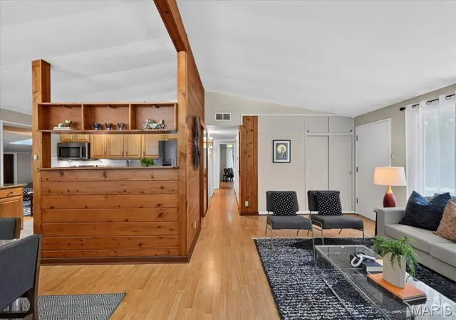 Photo 4 of Single family home for sale at 724 Fieldcrest Dr, Saint Louis, MO 63126 | MLS# MIS26049642 | Listing updated on 2026-09-14
