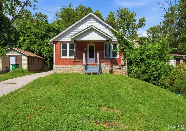 Photo 1 of Sale Pending at 8149 Allen Ave, Saint Louis, MO 63114 | MLS# MIS26049648 | Listing updated on 2026-09-05