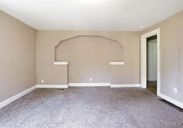 Photo 4 of Sale Pending at 8149 Allen Ave, Saint Louis, MO 63114 | MLS# MIS26049648 | Listing updated on 2026-09-05