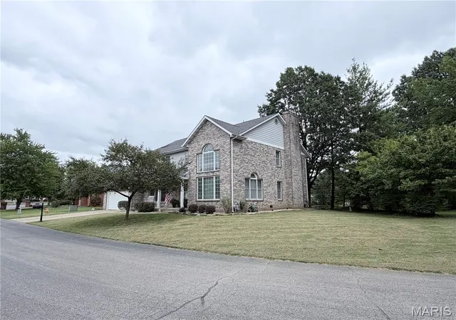 Photo 2 of Single family home for sale at 335 Jubaka Dr, Fairview Heights, IL 62208 | MLS# MIS26049651 | Listing updated on 2026-09-23