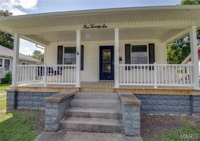 5th image of 126 W Briggs Ave, Roodhouse, IL 62082 | MLS# MIS26049652