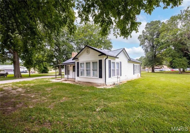 2nd image of 213 Lombardy Dr, East Prairie, MO 63845 | MLS# MIS26049663