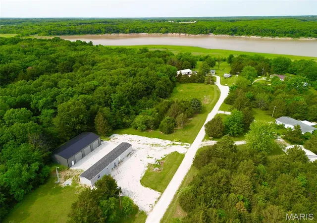 4th image of 31852 Monroe Road 450, Stoutsville, MO 65283 | MLS# MIS26049670