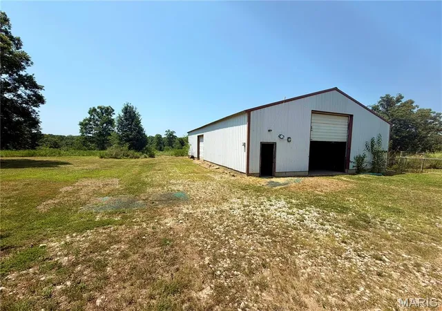 Photo 3 of Single family home for sale at 23149 Red Hawk Dr, Lebanon, MO 65536 | MLS# MIS26049672 | Listing updated on 2026-09-01