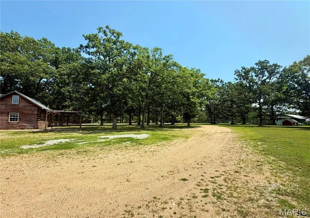 Photo 4 of Single family home for sale at 23149 Red Hawk Dr, Lebanon, MO 65536 | MLS# MIS26049672 | Listing updated on 2026-09-01