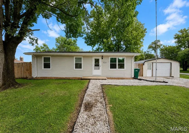 Photo 1 of Sale Pending at 122 Lynn St, Lebanon, IL 62254 | MLS# MIS26049674 | Listing updated on 2026-09-04