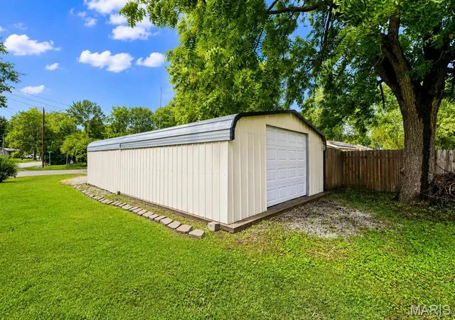 Photo 4 of Sale Pending at 122 Lynn St, Lebanon, IL 62254 | MLS# MIS26049674 | Listing updated on 2026-09-04