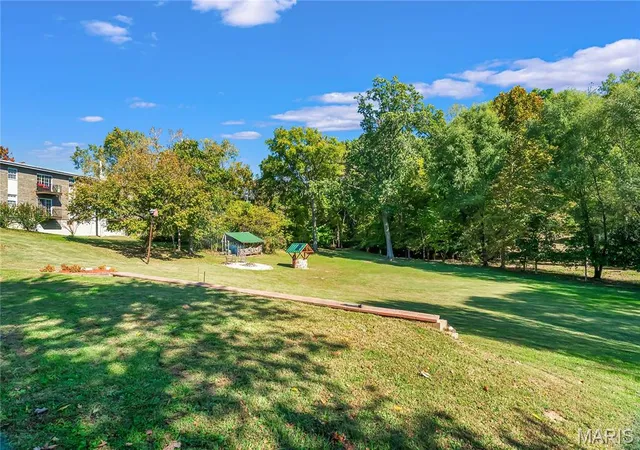 Photo 3 of Single family home for sale at 812 Pralle Ln, Saint Charles, MO 63303 | MLS# MIS26049682 | Listing updated on 2026-10-23