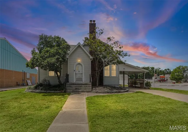 Photo 2 of Single family home for sale at 851 11th St, Carlyle, IL 62231 | MLS# MIS26049695 | Listing updated on 2026-08-28