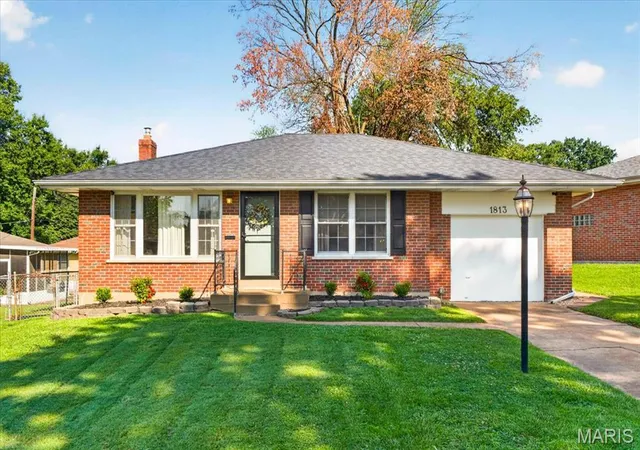 Photo 1 of Sale Pending at 1813 Diane Dr, Saint Louis, MO 63125 | MLS# MIS26049698 | Listing updated on 2026-08-11