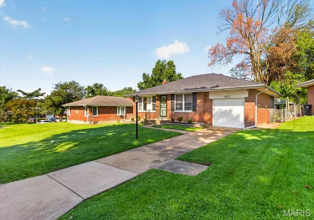 Photo 2 of Sale Pending at 1813 Diane Dr, Saint Louis, MO 63125 | MLS# MIS26049698 | Listing updated on 2026-08-11