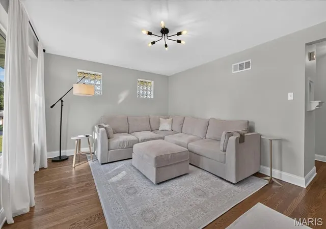 Photo 3 of Sale Pending at 1813 Diane Dr, Saint Louis, MO 63125 | MLS# MIS26049698 | Listing updated on 2026-08-11