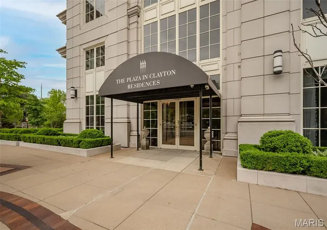 Photo 2 of Sale Pending at 150 Carondelet Plz #204, Saint Louis, MO 63105 | MLS# MIS26049714 | Listing updated on 2026-08-17