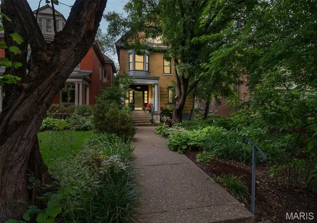 2nd image of 4421 Laclede Ave, Saint Louis, MO 63108 | MLS# MIS26049715