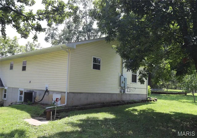 Photo 3 of Single family home for sale at 11697 John Emling Rd, Bismarck, MO 63624 | MLS# MIS26049724 | Listing updated on 2026-10-07