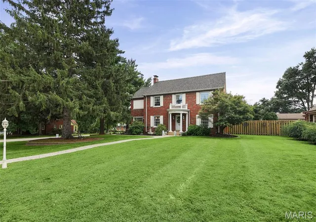 2nd image of 1201 Mckinley Blvd, Alton, IL 62002 | MLS# MIS26049735