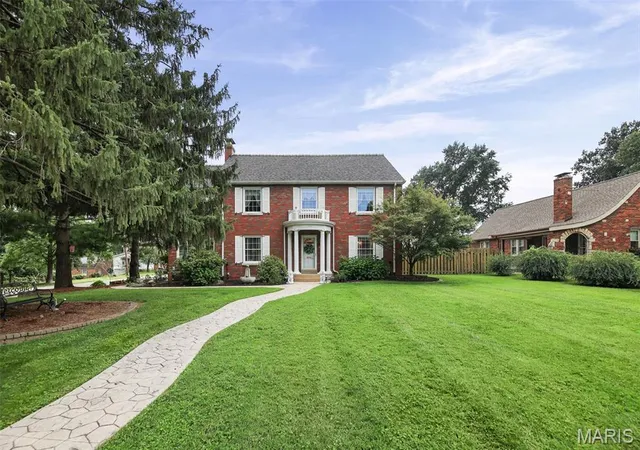 Photo 3 of Single family home for sale at 1201 Mckinley Blvd, Godfrey, IL 62002 | MLS# MIS26049735 | Listing updated on 2026-08-31