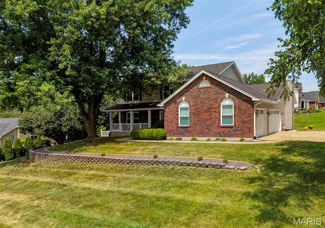 Photo 2 of Single family home for sale at 701 Loretta Dr, O Fallon, MO 63366 | MLS# MIS26049740 | Listing updated on 2026-09-28