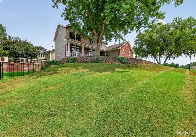 Photo 3 of Single family home for sale at 701 Loretta Dr, O Fallon, MO 63366 | MLS# MIS26049740 | Listing updated on 2026-09-28