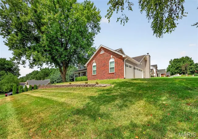 Photo 3 of Single family home for sale at 701 Loretta Dr, O Fallon, MO 63366 | MLS# MIS26049740 | Listing updated on 2026-09-28