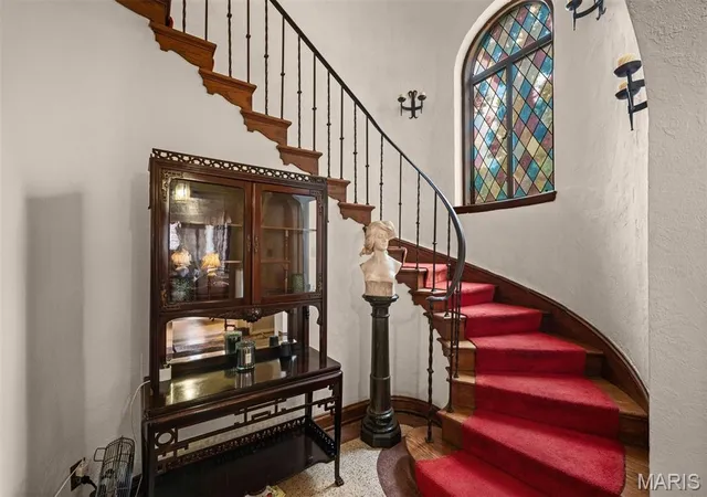Photo 4 of Single family home for sale at 7061 Forsyth Blvd, Saint Louis, MO 63105 | MLS# MIS26049749 | Listing updated on 2026-10-28