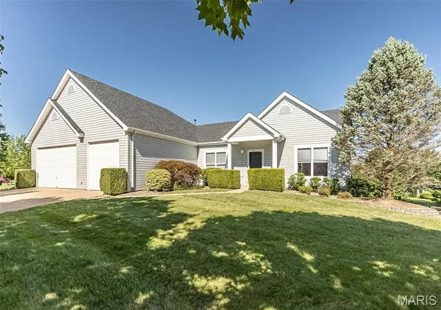 Single family home for sale at 865 Bellerive Manor Dr, Saint Louis, MO 63141 | MLS# MIS26049752