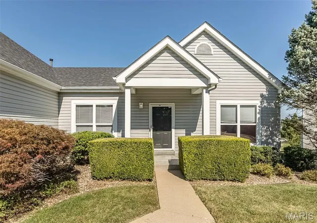 Photo 1 of Single family home for sale at 865 Bellerive Manor Dr, Saint Louis, MO 63141 | MLS# MIS26049752 | Listing updated on 2026-09-16
