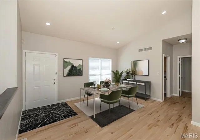 Photo 2 of Single family home for sale at 865 Bellerive Manor Dr, Saint Louis, MO 63141 | MLS# MIS26049752 | Listing updated on 2026-09-16