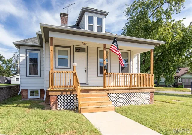 Photo 1 of Single family home for sale at 629 E C St, Belleville, IL 62220 | MLS# MIS26049756 | Listing updated on 2026-09-13
