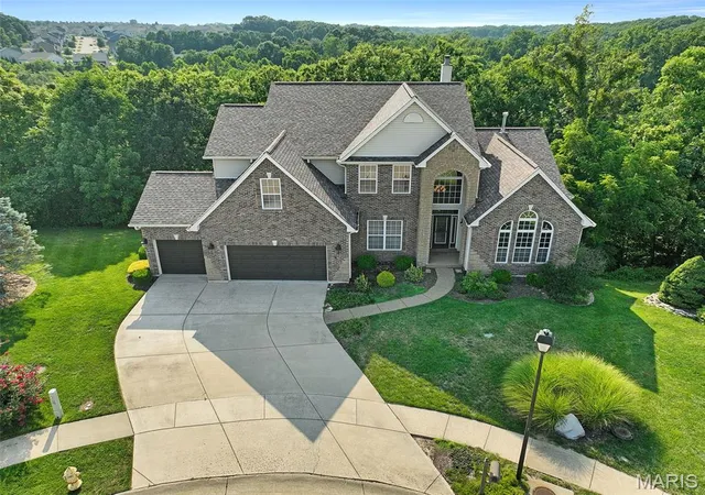 2nd image of 6 Crestwyck Ct, Lake Saint Louis, MO 63367 | MLS# MIS26049757