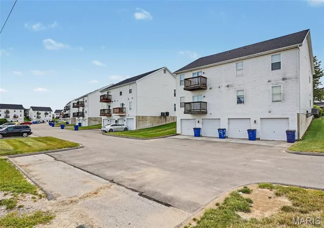 Listing Photo 2 - Condo for sale in building located at 692 Homerun Dr, O'Fallon, MO 63366 - Unit #62N