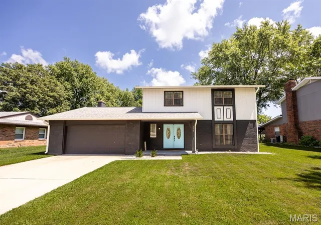 Photo 1 of Sale Pending at 200 Debra Dr, Fairview Heights, IL 62208 | MLS# MIS26049759 | Listing updated on 2026-08-15