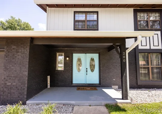 Photo 3 of Sale Pending at 200 Debra Dr, Fairview Heights, IL 62208 | MLS# MIS26049759 | Listing updated on 2026-08-15