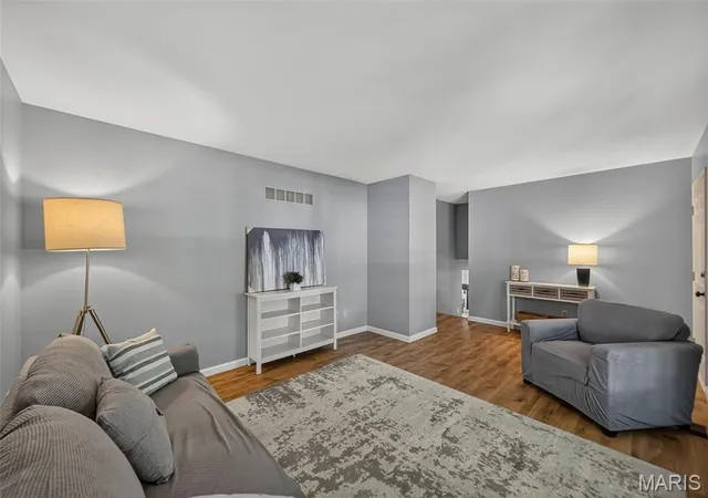 Photo 3 of Single family home for sale at 23 Crescent Woods Dr, Saint Peters, MO 63376 | MLS# MIS26049764 | Listing updated on 2026-09-25