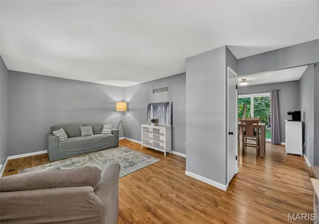 Photo 4 of Single family home for sale at 23 Crescent Woods Dr, Saint Peters, MO 63376 | MLS# MIS26049764 | Listing updated on 2026-09-25