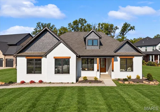Photo 2 of Single family home for sale at 819 Daniel Dr, Mascoutah, IL 62258 | MLS# MIS26049770 | Listing updated on 2026-10-20