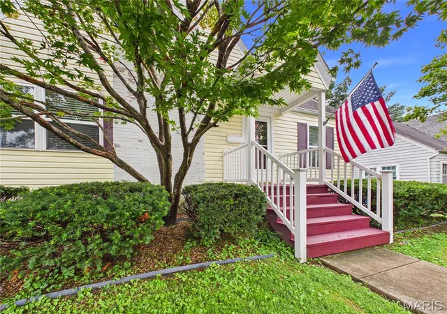 Photo 3 of Sale Pending at 1729 Luce St, Cape Girardeau, MO 63701 | MLS# MIS26049773 | Listing updated on 2026-08-13