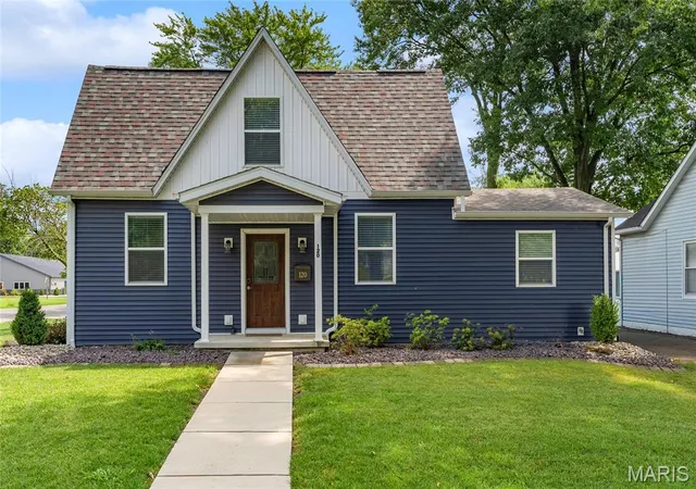 3rd image of 120 E 1St St, Trenton, IL 62293 | MLS# MIS26049785