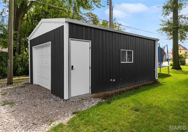 4th image of 120 E 1St St, Trenton, IL 62293 | MLS# MIS26049785