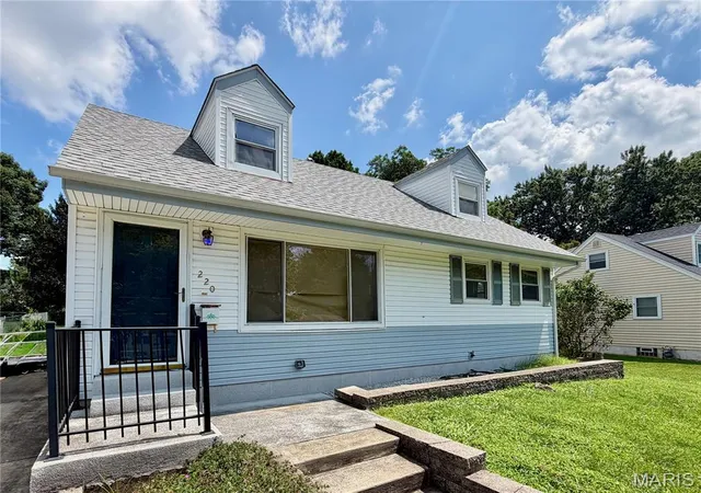Photo 1 of Sale Pending at 220 S Lafayette St, Florissant, MO 63031 | MLS# MIS26049789 | Listing updated on 2026-08-10