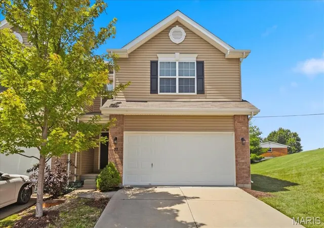 Photo 1 of Sale Pending at 27 Loris Ln, Saint Charles, MO 63303 | MLS# MIS26049791 | Listing updated on 2026-10-04