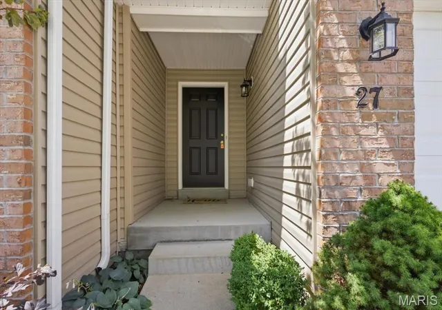 Photo 2 of Sale Pending at 27 Loris Ln, Saint Charles, MO 63303 | MLS# MIS26049791 | Listing updated on 2026-10-04