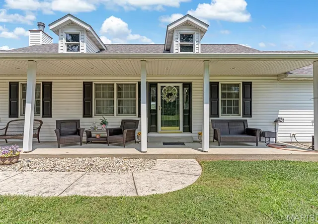 Photo 2 of Single family home for sale at 6760 Woodhill Run, Waterloo, IL 62298 | MLS# MIS26049793 | Listing updated on 2026-09-06