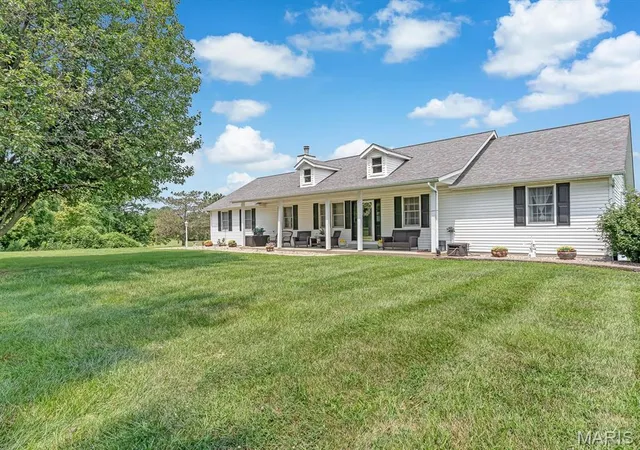 Photo 2 of Single family home for sale at 6760 Woodhill Run, Waterloo, IL 62298 | MLS# MIS26049793 | Listing updated on 2026-09-06