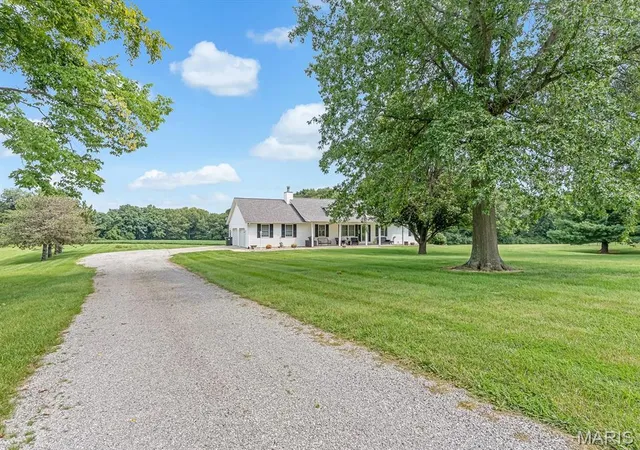Photo 4 of Single family home for sale at 6760 Woodhill Run, Waterloo, IL 62298 | MLS# MIS26049793 | Listing updated on 2026-09-06