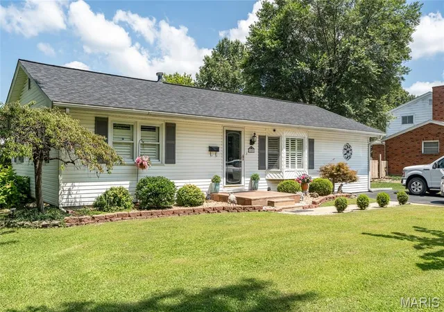 2nd image of 1405 Norwood Dr, Granite City, IL 62040 | MLS# MIS26049797