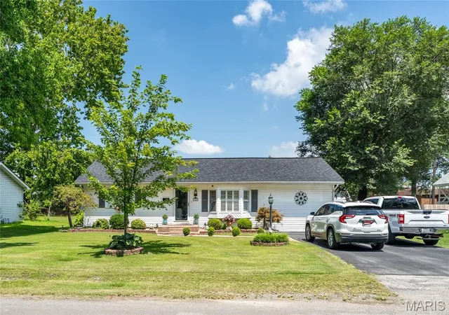 4th image of 1405 Norwood Dr, Granite City, IL 62040 | MLS# MIS26049797