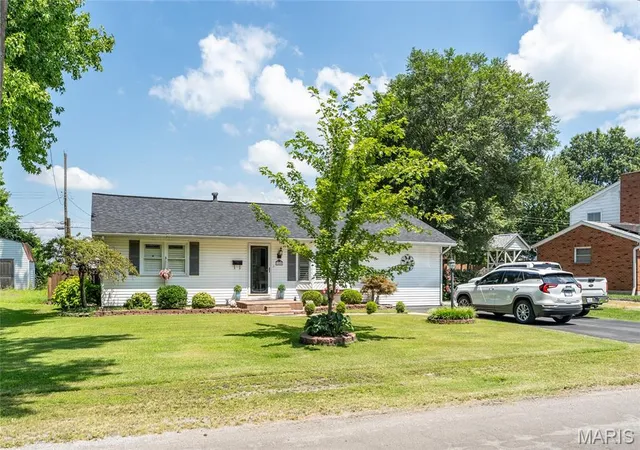 5th image of 1405 Norwood Dr, Granite City, IL 62040 | MLS# MIS26049797