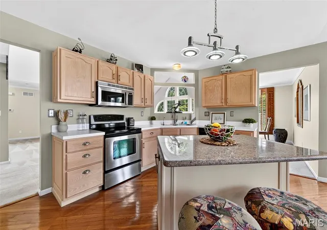 Photo 2 of Sale Pending at 4031 Kim Kelly Dr, Saint Charles, MO 63304 | MLS# MIS26049809 | Listing updated on 2026-08-10